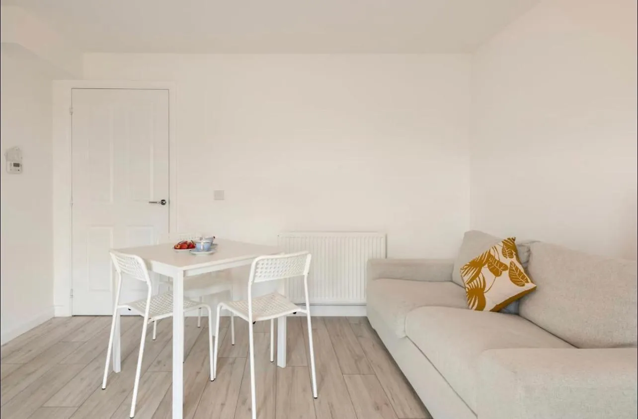 New Built 2022, 3 Bedroom Townhouse Edinburgh 0*,